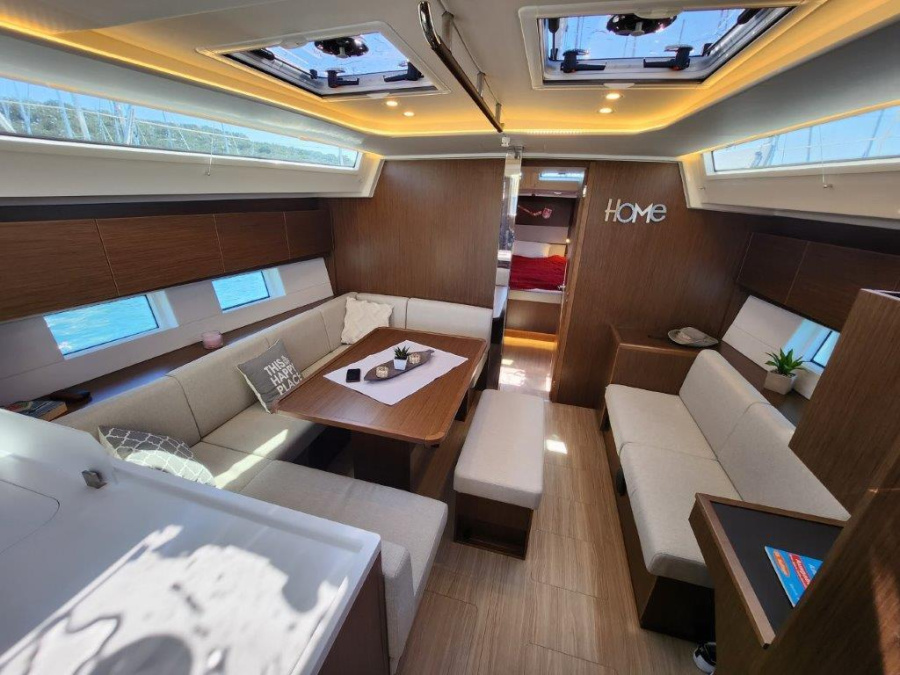 Interior image - 2