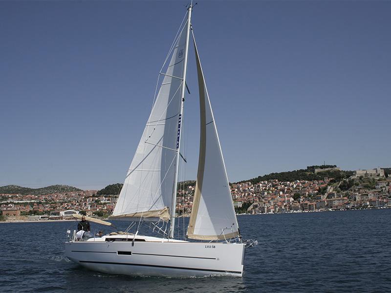 Dufour 350 exterior - 2