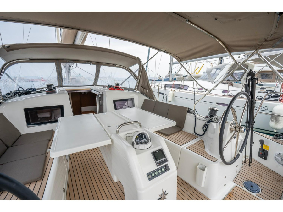 Photo #1 - Sun Odyssey 410 (KALLISTO) in Piso Livadi Port - 12221