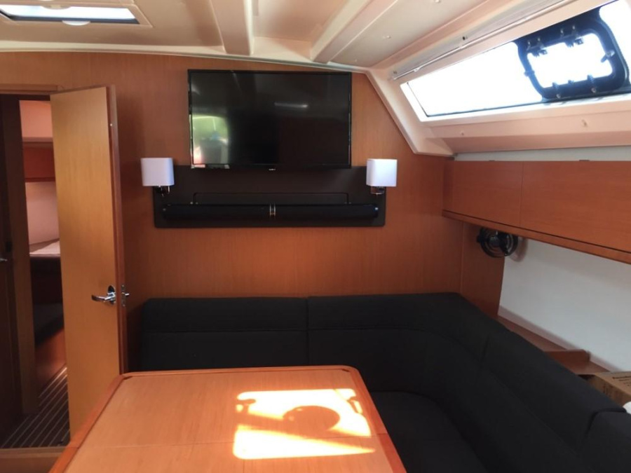 Interior image - 2
