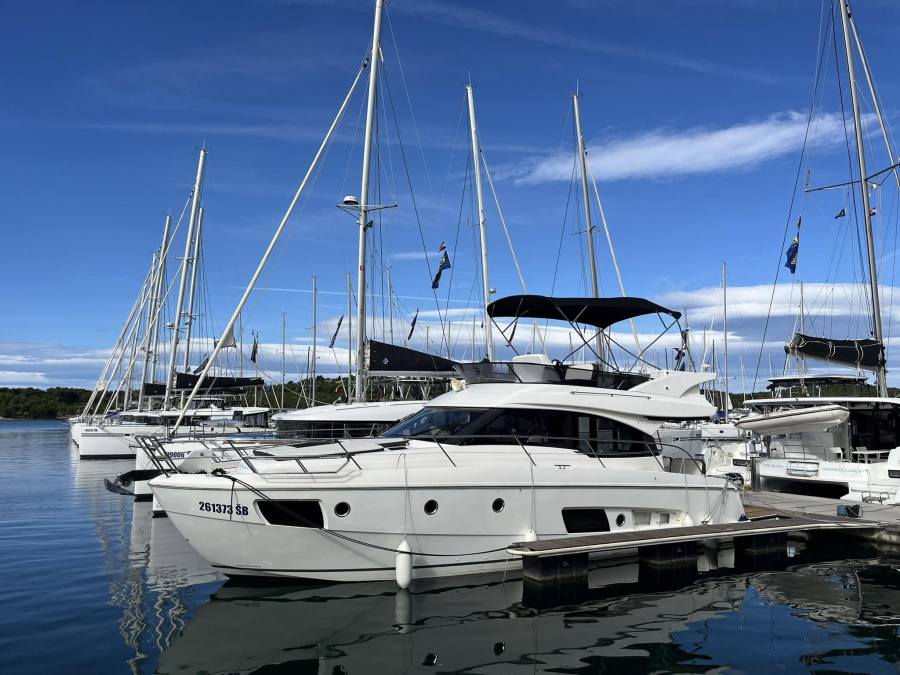 Photo #1 - Bavaria Virtess 420 Fly (CAPTAIN BLUE) in D-Marin Marina Mandalina - 11860