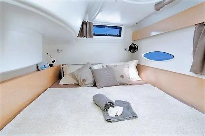 Photo #4 - LIPARI 41 - 3 CABINS + 2 FRONT PEAKS (Cousin) in Mahe - 25900