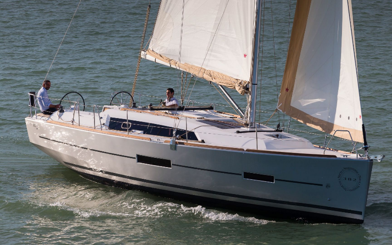 Photo #8 - DUFOUR 382 GL (Excalibur) in Port du Crouesty - 26007