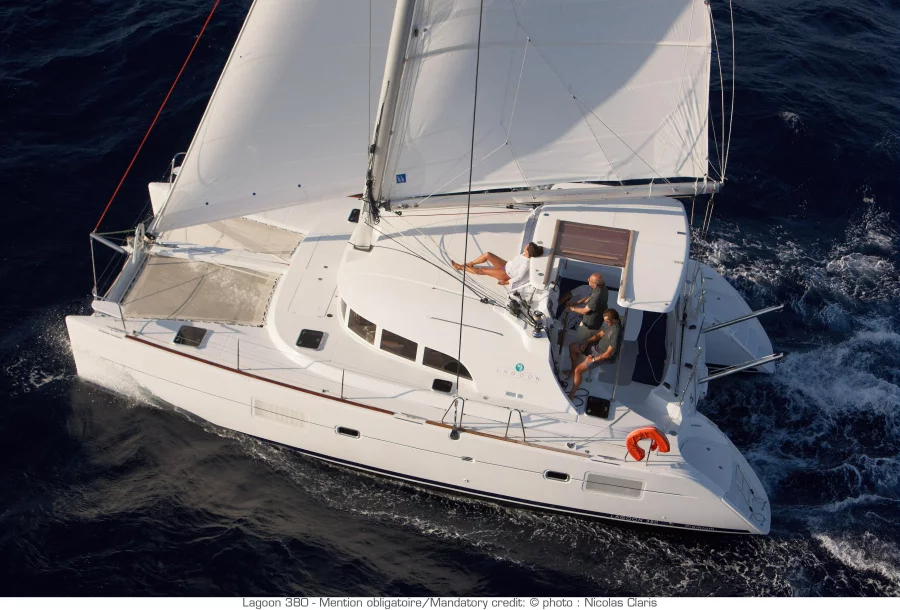 LAGOON 380 (4 CAB) (OSCAR III)  - 1
