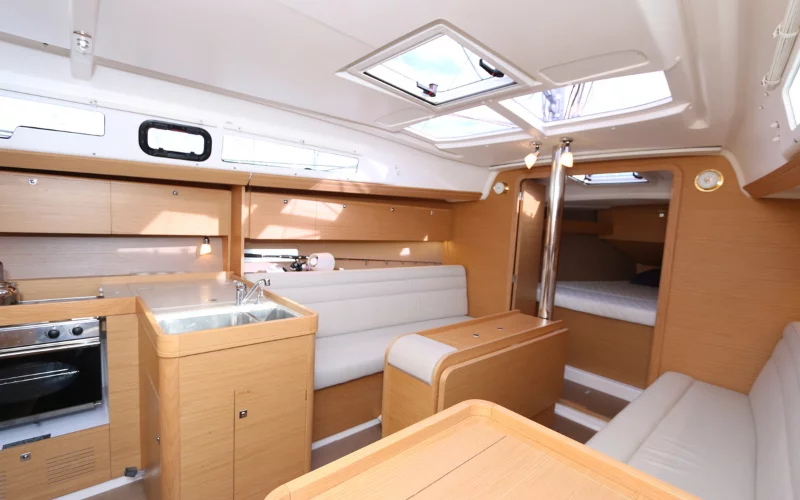 DUFOUR 350 (Blue scaff)  - 7