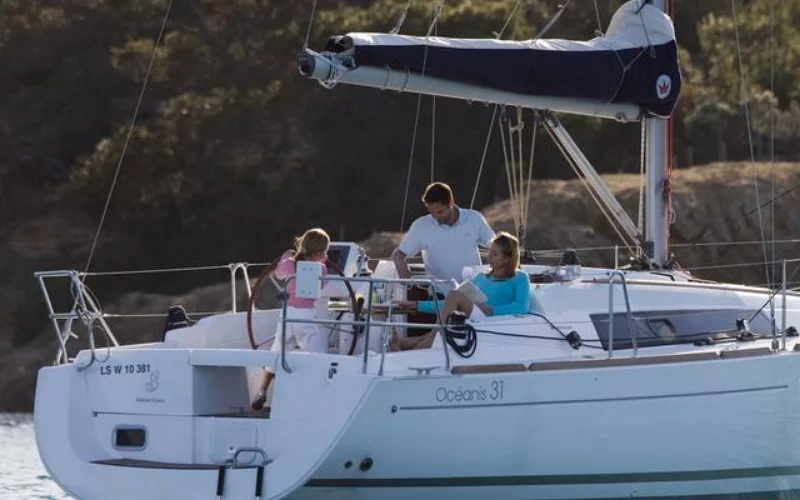 OCEANIS 31 (2 CAB) (JYLAIR)  - 6