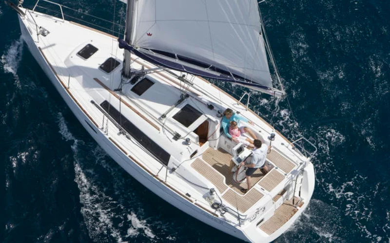 OCEANIS 31 (2 CAB) (JYLAIR)  - 2