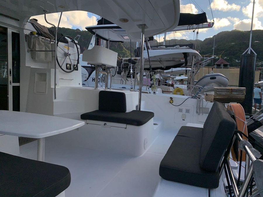 Photo #8 - LAGOON 40 (4 CABS + 2) | 2 SDB | 2019 (Cotopaxi) in Mahe - 26437