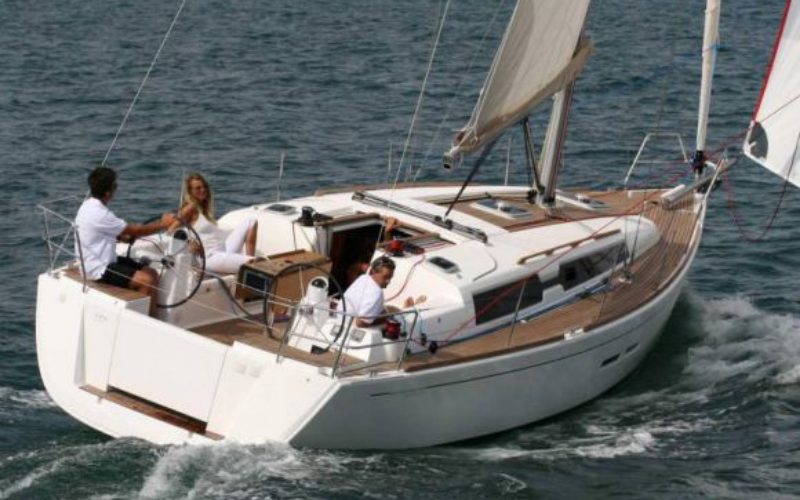 Photo #6 - DUFOUR 375 (CHIFOUMI) in Port du Crouesty - 26486