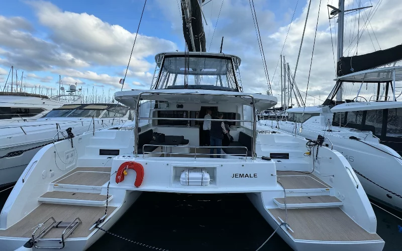 LAGOON 46 (3 CAB + 1 P) (JEMALE)  - 11