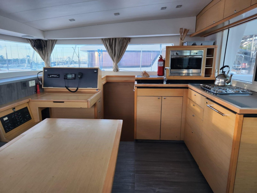 Photo #188 - LAGOON 400 S2 (Providence (refit 2023)) en Bas du fort - 27145