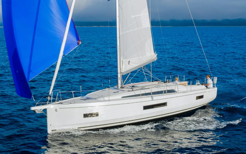 Photo #4 - OCEANIS 40.1 4 CAB (KARANTEZ) in Port du Crouesty - 27176
