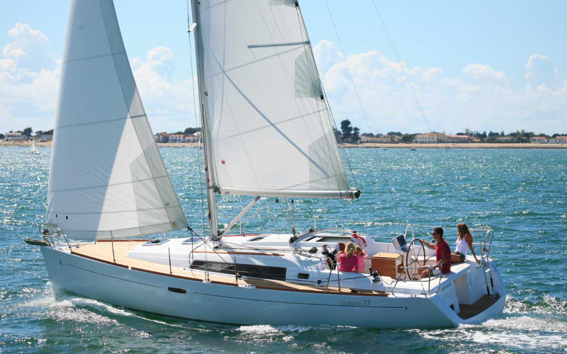 Photo #4 - OCEANIS 37 (TIKEHAU) en Port du Crouesty - 27260