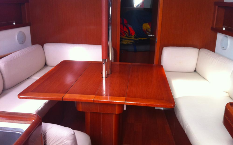 Photo #5 - OCEANIS 37 (TIKEHAU) en Port du Crouesty - 27260