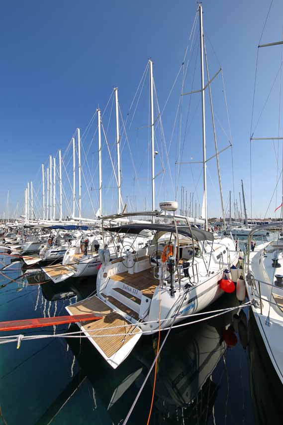 Photo #1 - Bavaria Cruiser 45 - 4 cab. (Julia III) in Marina Kornati - 27814