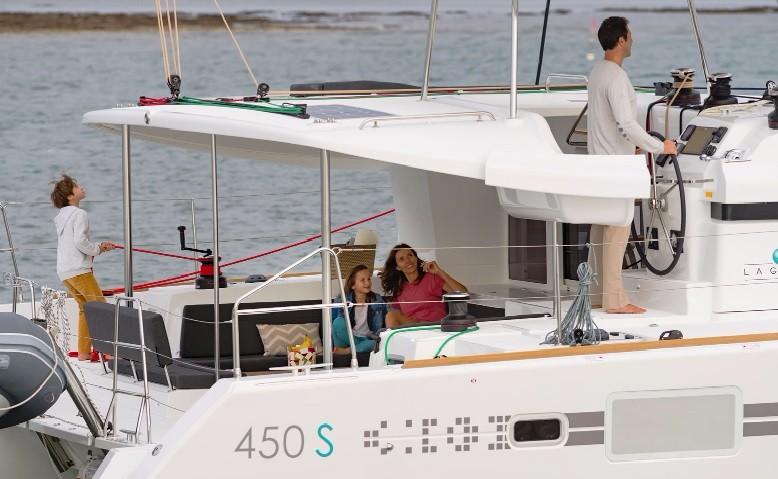 Photo #1 - Lagoon 450 S - 4 + 2 cab. (PANUI) in Antigua, Marina - 28534