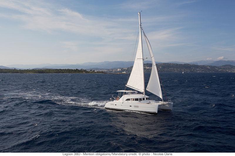 Photo #1 - Lagoon 380 - 4 cab. (MOPY 2) en Martinique - 29038