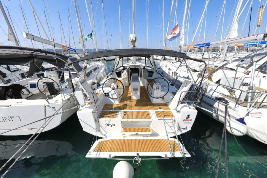 Photo #1 - Oceanis 38.1 (Reya) in Marina Kornati - 29198