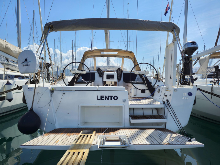 Photo #1 - Dufour 430 GL (Lento) in Marina - 29208