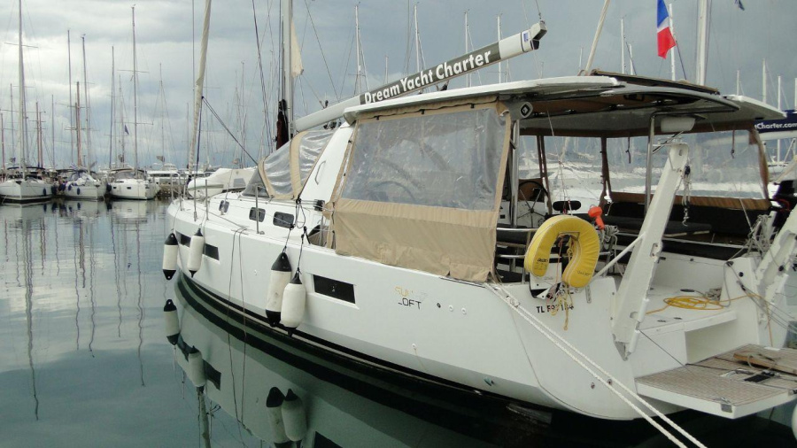 Photo #1 - Sun Loft 47 - 6 + 1 cab. (CYTISE) in Athens, Alimos marina - 29401