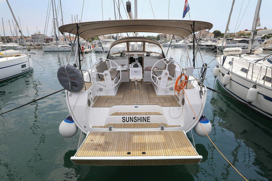 Photo #1 - Bavaria Cruiser 46 Style - 4 cab. (Sunshine) in Marina (ex.SCT) - 29480
