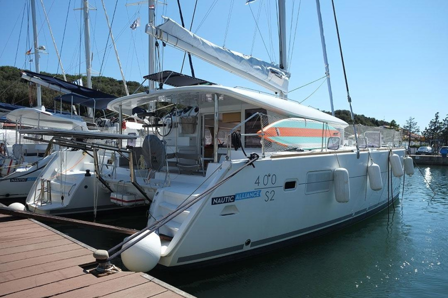 Photo #1 - Lagoon 400 S2 - 4 + 2 cab. (Yolamare) in Marina Tehnomont Veruda - 29665