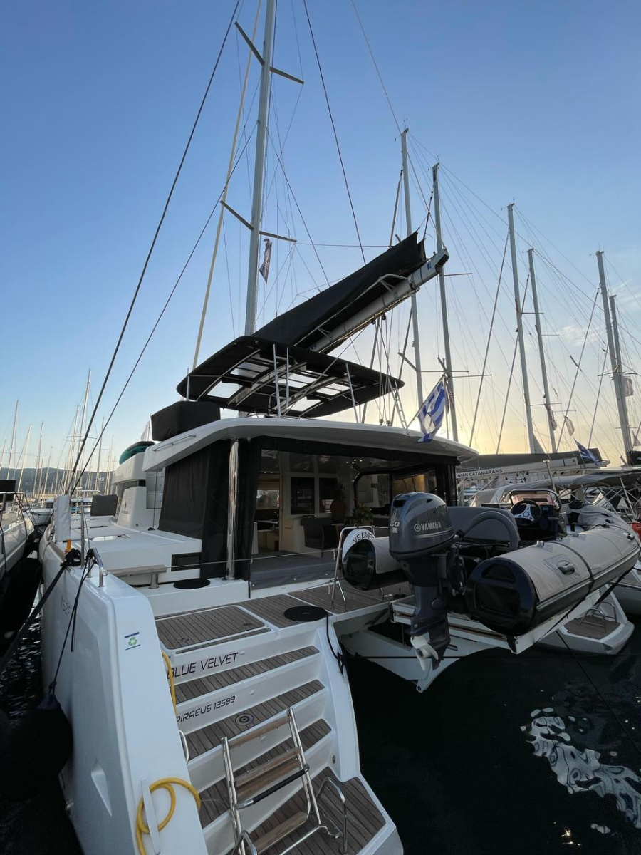 Photo #1 - Lagoon 52 F - 6 + 2 cab. (Blue Velvet) in Gouvia Marina - 29671