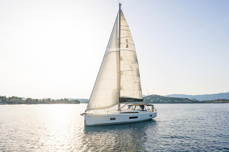 Photo #1 - Oceanis 51.1 - 5 + 1 cab. (Babakita) en Lefkas main port - 29753