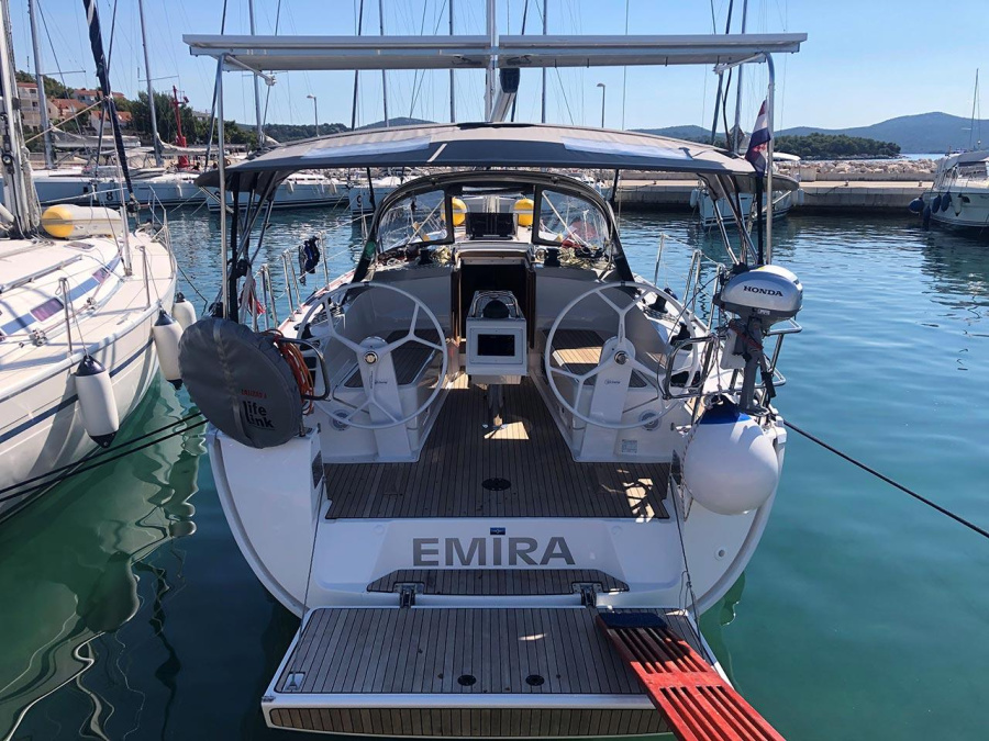Photo #1 - Bavaria Cruiser 37 - 3 cab. (Emira) in Marina Hramina - 29778