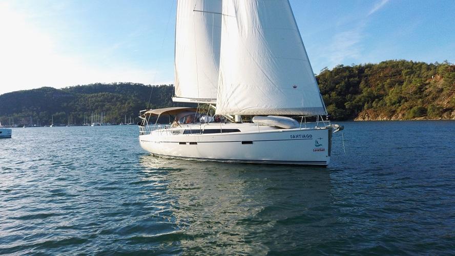 Photo #1 - Bavaria Cruiser 46 - 4 cab. (Santiago) in Yacht Classic Hotel Marina - 29781