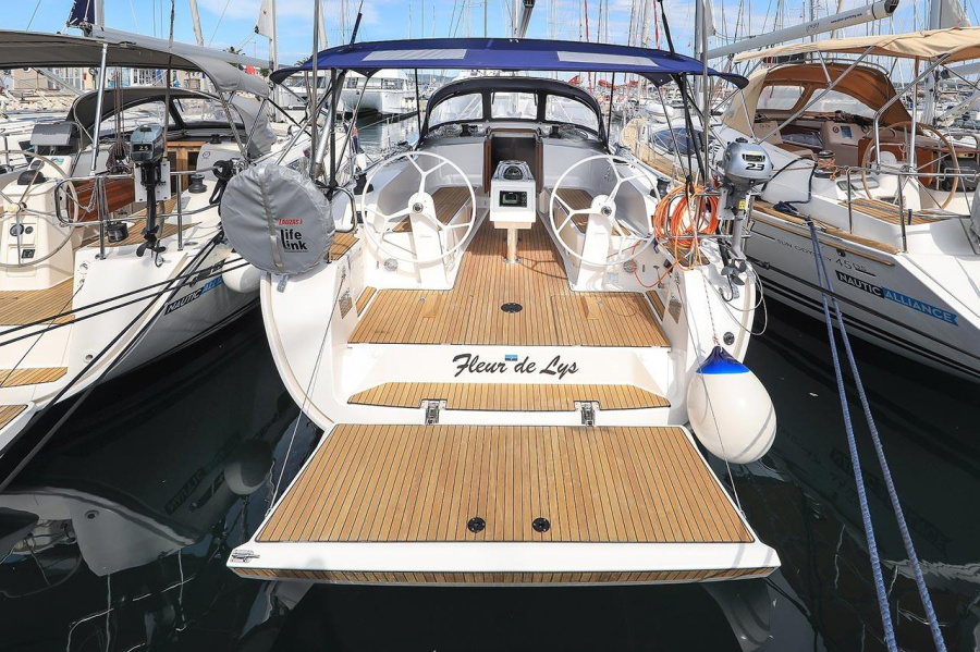 Photo #1 - Bavaria Cruiser 41 - 3 cab. (Fleur de Lys) in Marina Hramina - 29850