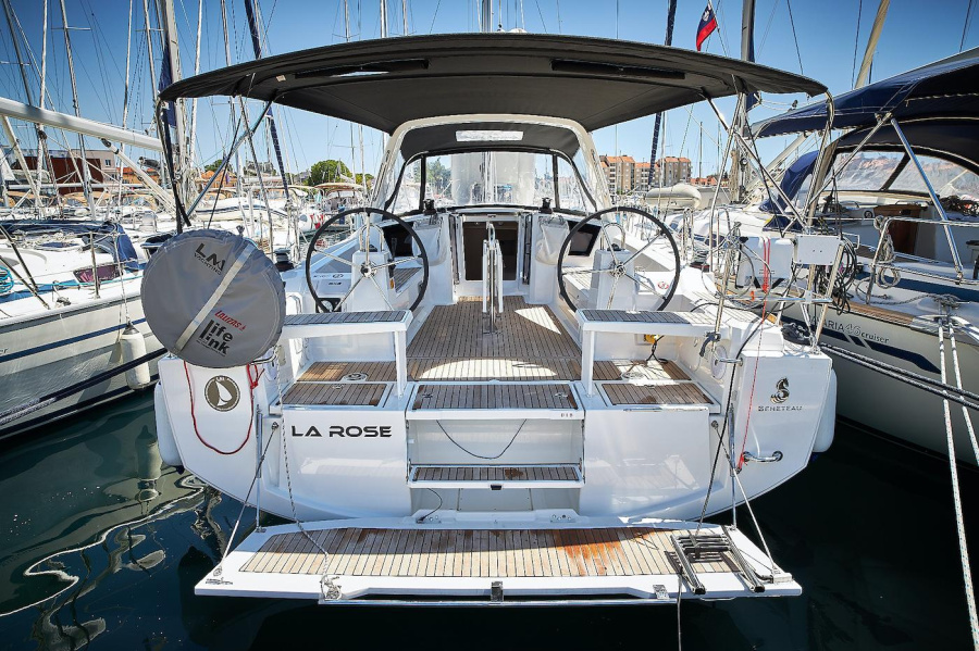 Photo #1 - Oceanis 38.1 (La Rose) en Marina Kornati - 30019