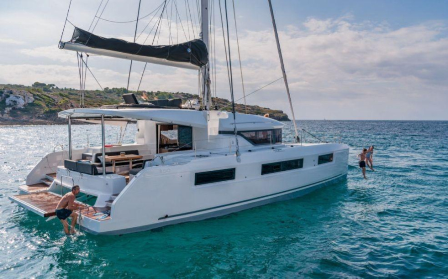 Photo #1 - Lagoon 50 - 6 + 2 cab. (GREAT SCOTT) in Antigua, Marina - 30426