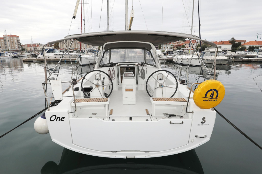 Photo #1 - Oceanis 38 - 3 cab. (One) in Marina Šangulin - 30535
