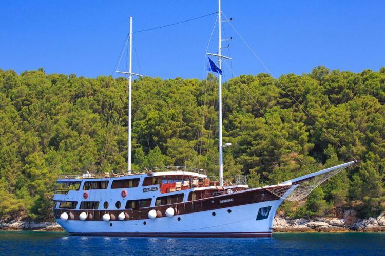 Photo #1 - Cesarica (Cesarica) in Harbour - 30723