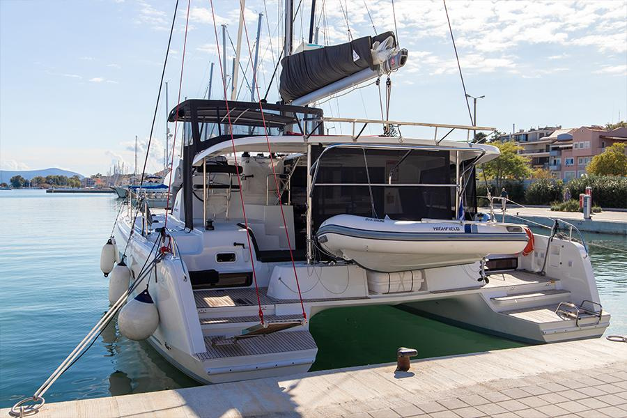 Photo #1 - Lagoon 42 - 4 + 2 cab. (Dioni) in Main Port - 30751
