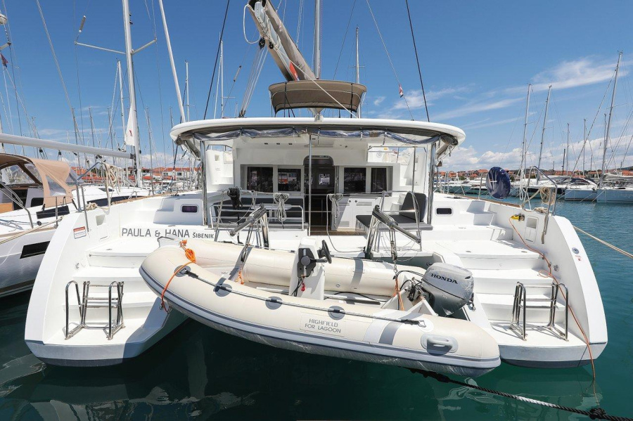 Photo #1 - Lagoon 450 - 4 + 2 cab. (Fortuna) in Marina - 30802