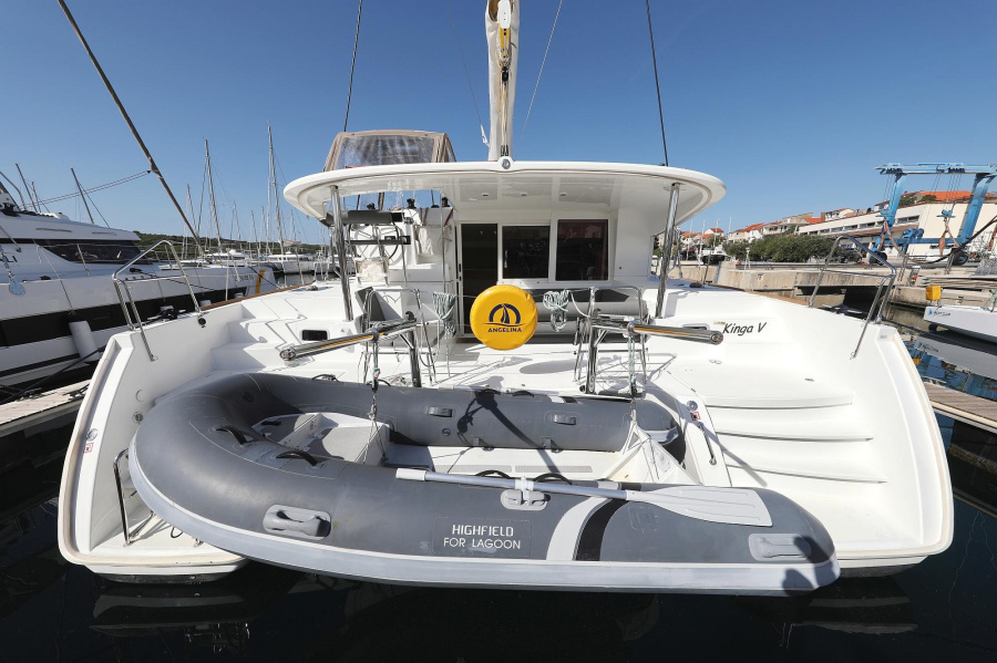 Photo #1 - Lagoon 400 S2 - 4 + 2 cab. (Kinga V) in Marina Mandalina - 31194