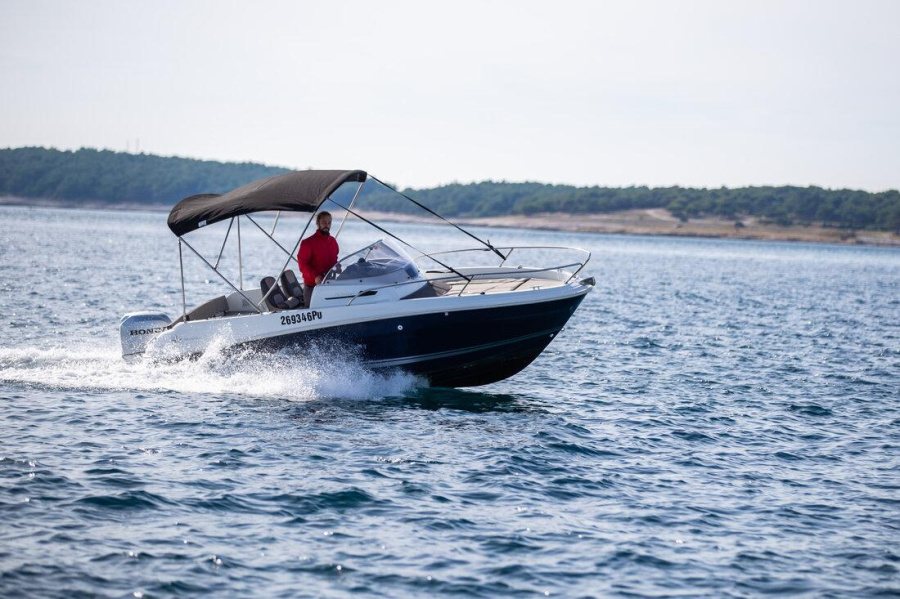Photo #1 - Cap Camarat 5.5 WA (Cap Camarat 5.5 WA) en Marina - 31241