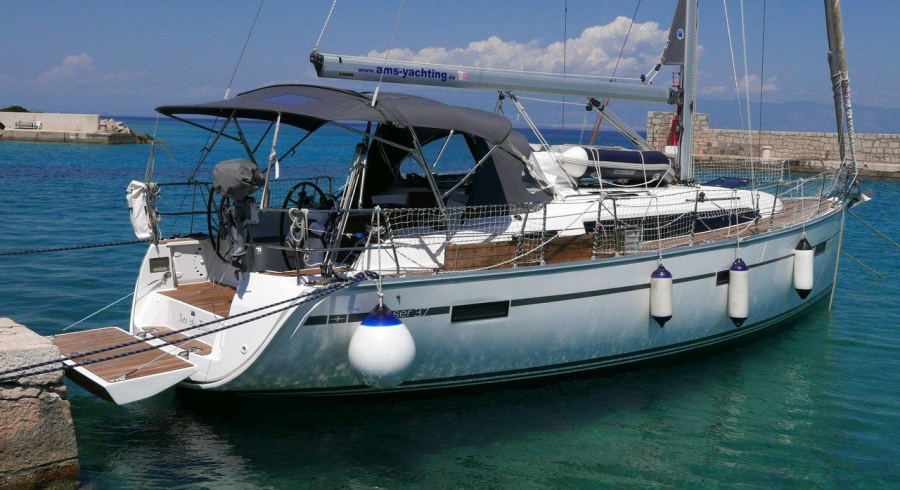 Photo #1 - Bavaria Cruiser 37 - 3 cab. (Into the Blue) en Marina - 31261
