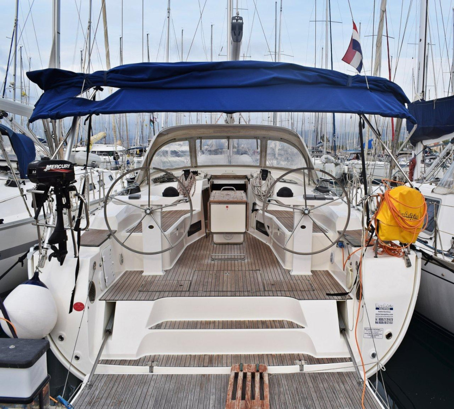 Photo #1 - Bavaria Cruiser 45 - 4 cab. (Tiha) en Marina - 31286
