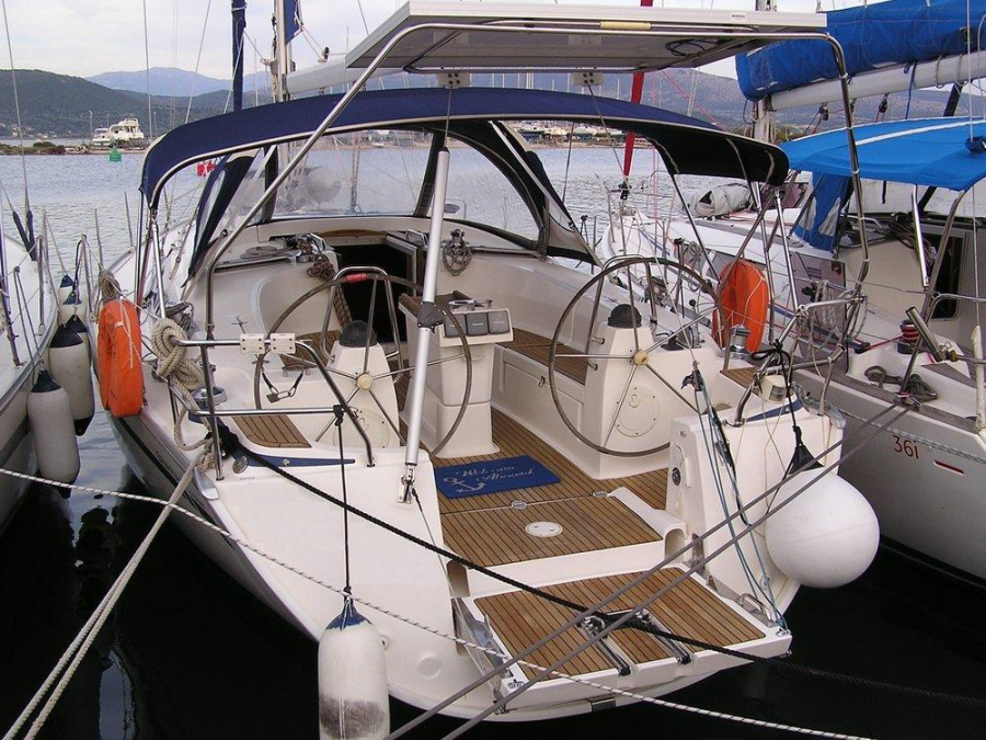 Photo #1 - Bavaria 40 Cruiser (Alma Libre) en Lefkas main port - 31367
