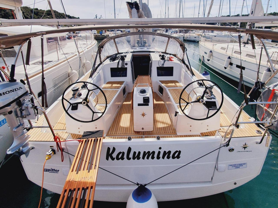 Photo #1 - Sun Odyssey 410 - 3 cab. (Kalumina) in Marina Hramina - 31483