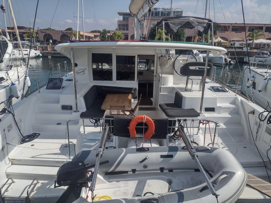 Photo #1 - Lagoon 40 - 4 + 2 cab (RAPHAELLE) in Port of - 31615