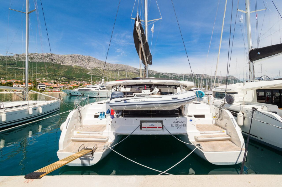 Photo #1 - Lagoon 46 - 4 + 2 cab. (Madame El Grande) in Marina - 31780