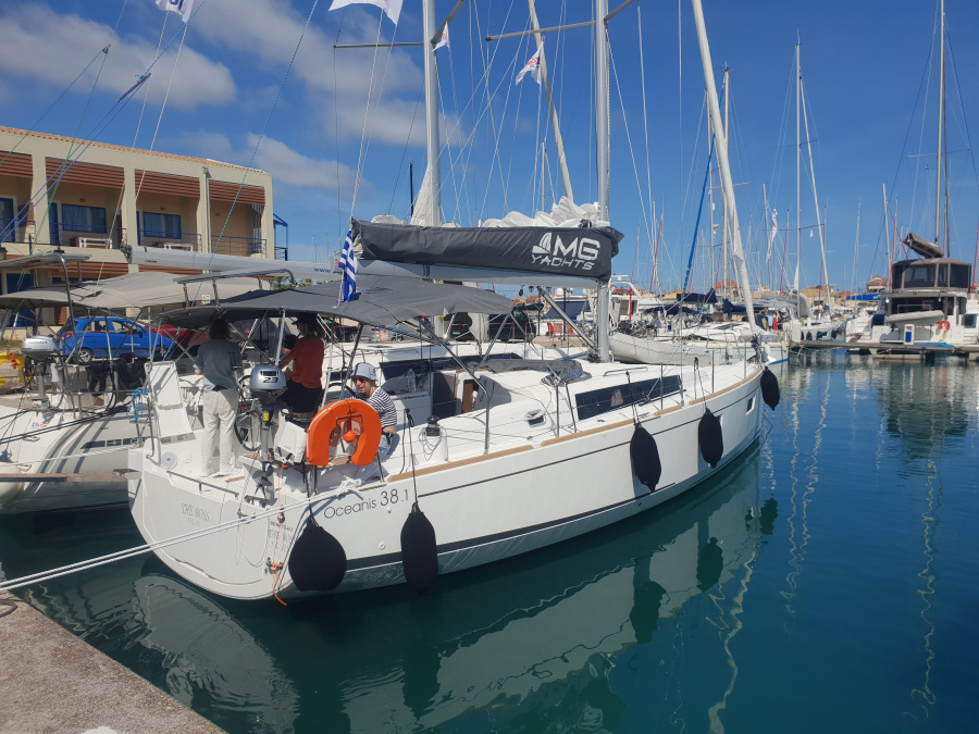 Photo #1 - Oceanis 38.1 (The Boss) in Palairos - 31786