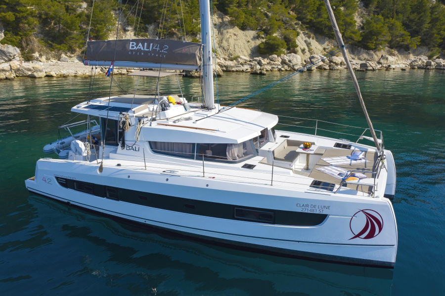 Photo #1 - Bali 4.2 (Clair de Lune) in Marina - 31881