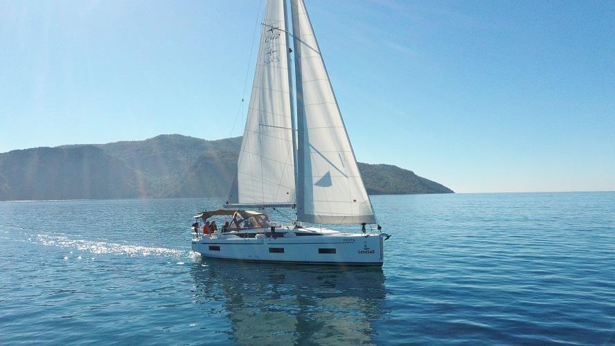 Photo #1 - Bavaria C42 (Fiesta) in Yacht Classic Hotel Marina - 31965