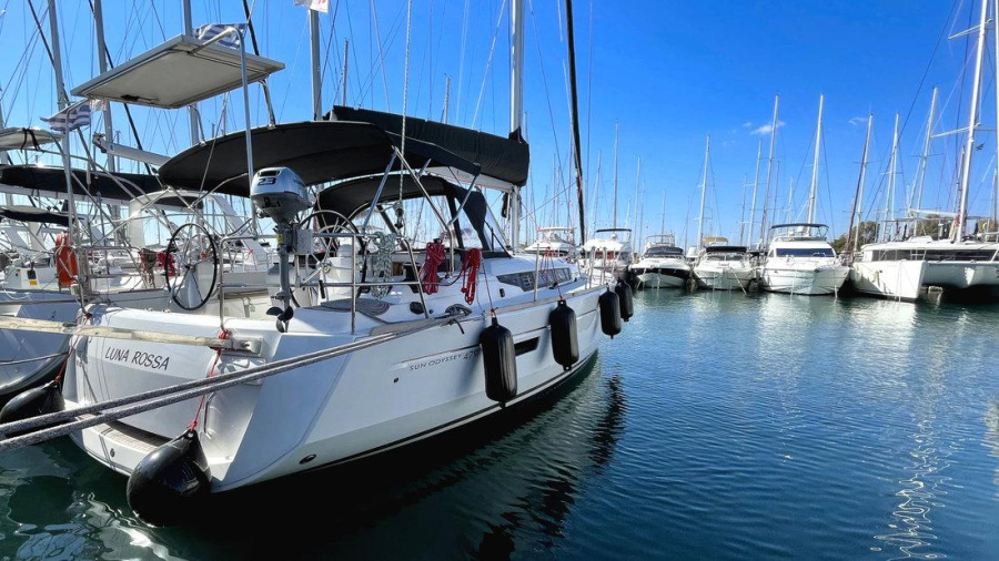 Photo #1 - Sun Odyssey 479 - 4 cab. (Luna Rossa) in Athens, Alimos marina - 32045