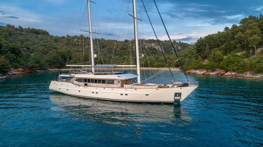 Photo #1 - Navilux (Navilux) in Harbour - 32210